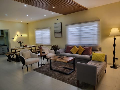Luxury 3BR Villa w Plunge Pool near SM Batangas City- Instagram-Worthy! Villa in Batangas