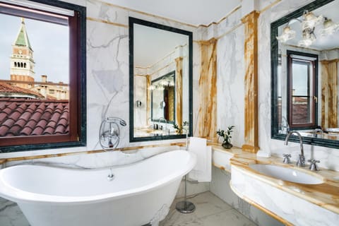 Bathroom, City view, Landmark view, Bath