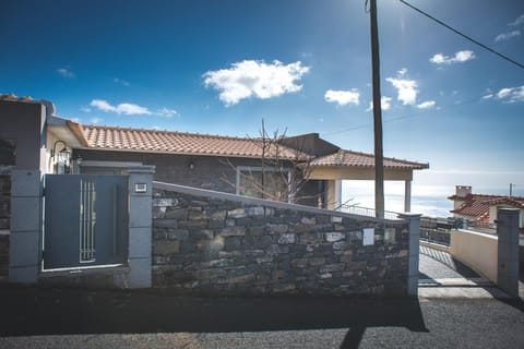 Casa da Caixeira House in Madeira District