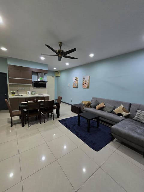 TV and multimedia, Kitchen or kitchenette, Living room, Seating area, Dining area