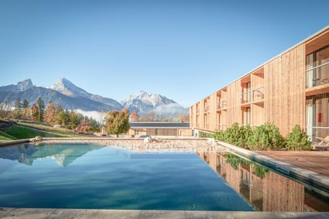 Mountain view, Pool view, Swimming pool