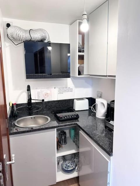 Comfortable Private Room in a Friendly Home in Headington next to Brookes University Oxford, C Vacation rental in Oxford