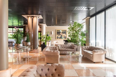 Communal lounge/ TV room, Lobby or reception