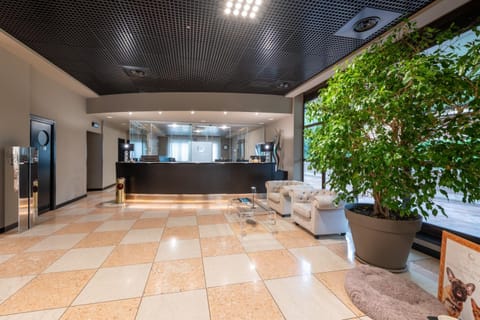 Communal lounge/ TV room, Lobby or reception