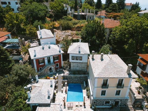 Property building, Neighbourhood, Bird's eye view, Pool view, Street view, Location