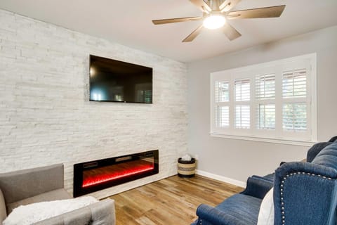 Step-Free Home with Fire Pit - 3 Miles to USC! House in Columbia