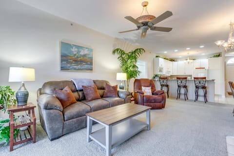 Family-Friendly Lazy Days Condo with Boat Slip! Apartment in Osage Beach