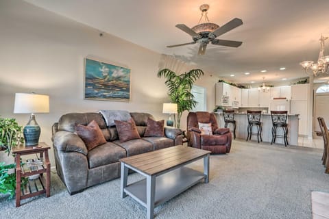 Family-Friendly Lazy Days Condo with Boat Slip! Appartement in Osage Beach
