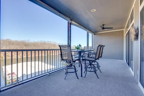 Family-Friendly Lazy Days Condo with Boat Slip! Apartment in Osage Beach