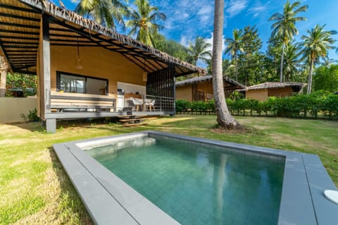 Suan Residence - Exotic and Contemporary Bungalows with Private Pool Bed and Breakfast in Ban Tai