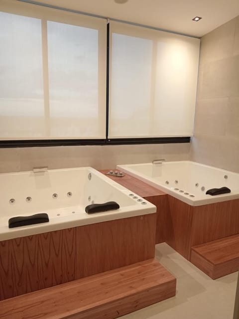 Hot Tub, Spa and wellness centre/facilities