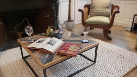 Living room, Seating area