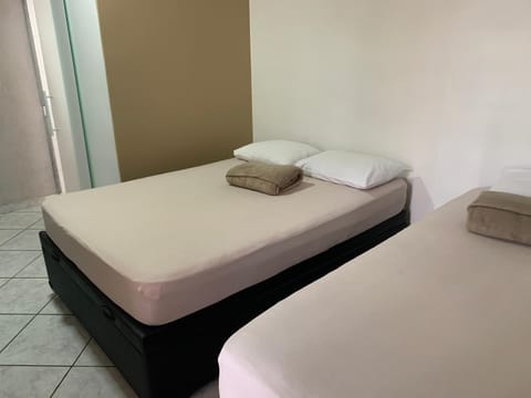 Pousada Internacional EAS & WESTERN UNION 10min Aeroporto Capsule hotel in Guarulhos