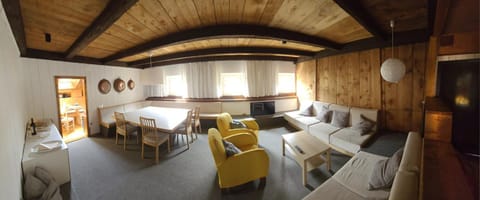 TV and multimedia, Living room, Seating area, Dining area