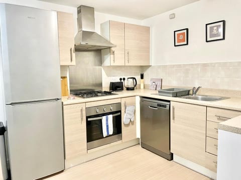 Kitchen or kitchenette, pet friendly, stove, toaster