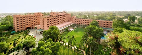 Hotel Clarks Shiraz Hotel in Agra