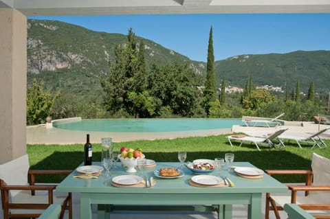 Balcony/Terrace, Dining area, Garden view, Mountain view, Pool view, Swimming pool