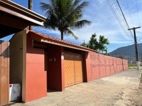 casa piscina jardim Ubatuba House in Ubatuba