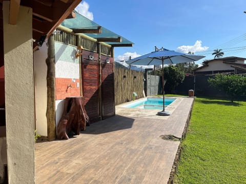 casa piscina jardim Ubatuba House in Ubatuba