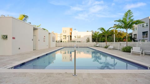 Property building, Swimming pool, Swimming pool