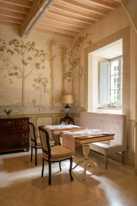 Restaurant/places to eat, Dining area, Dinner