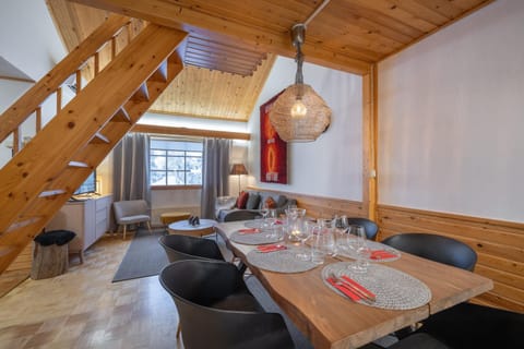 Seating area, Dining area