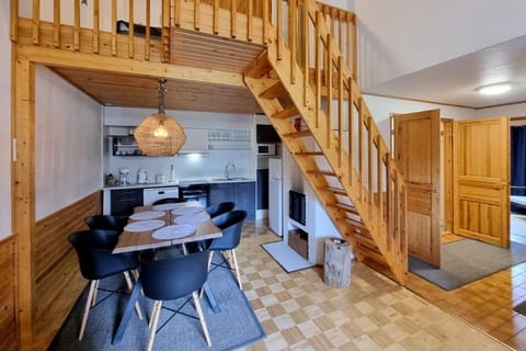 Dining area, kitchen