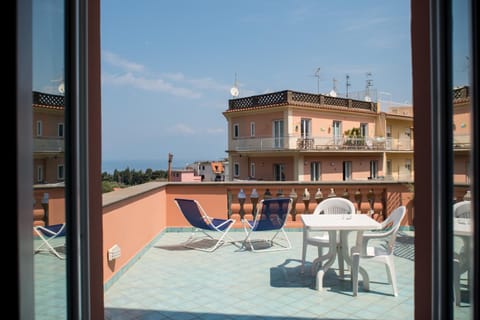 Patio, View (from property/room), Balcony/Terrace, sunbed