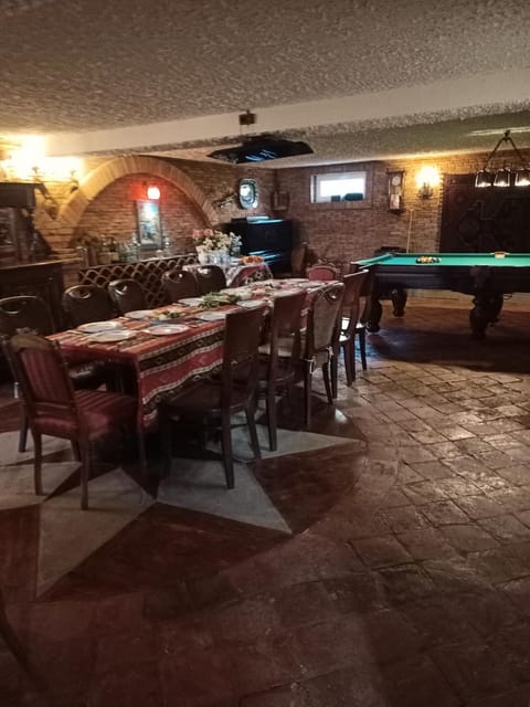 Billiard, Game Room, Breakfast