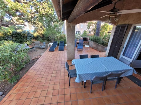 Patio, Dining area, Garden view