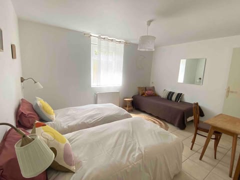 Photo of the whole room, Bedroom