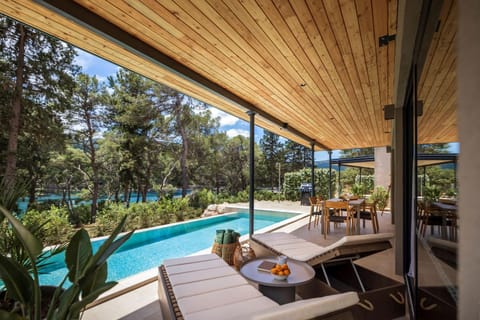 Balcony/Terrace, Swimming pool