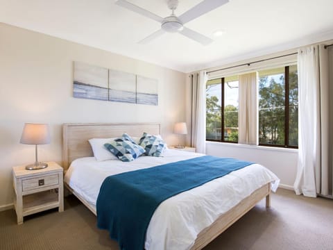 Sunsets Pet Friendly 10 Mins Walk to Beach House in Culburra Beach