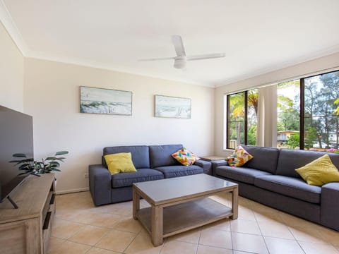 Sunsets Pet Friendly 10 Mins Walk to Beach House in Culburra Beach