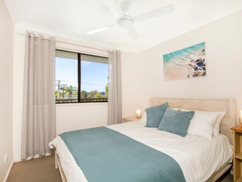 Sunsets Pet Friendly 10 Mins Walk to Beach House in Culburra Beach