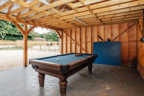 Hayward House, Hot Tub, Large Garden House in South Oxfordshire District