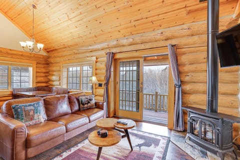 Idyllic Family Getaway Granby Cabin near Town House in Granby