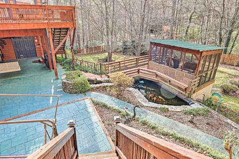 Lovely Mountain Apartment with Patio and Koi Pond! Condominio in Swannanoa