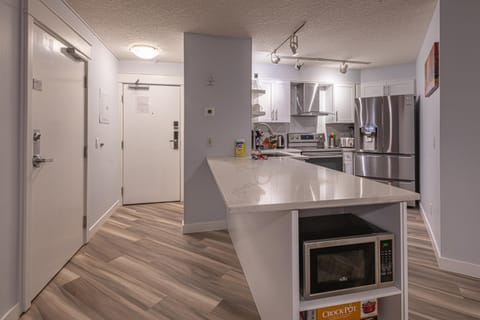 4 Bedrooms Suite Combo for Group of Families - Windtower Lodge Apartment in Canmore