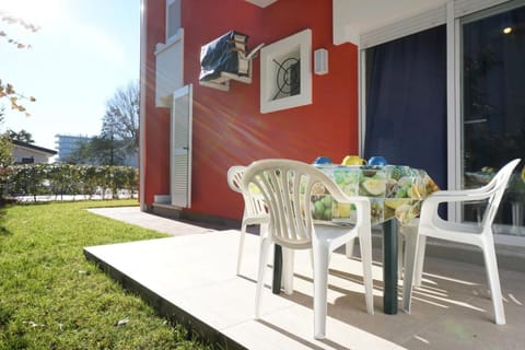 Patio, Dining area
