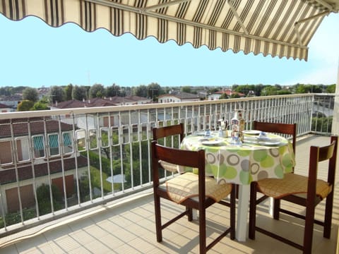 Balcony/Terrace, furniture