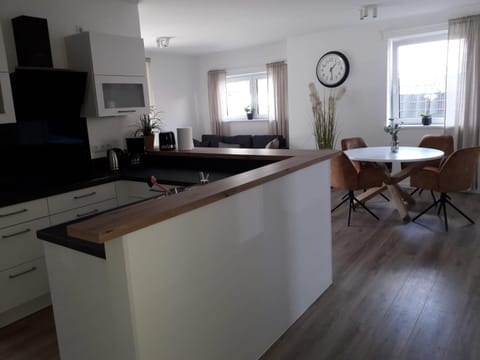 Dining area, kitchen