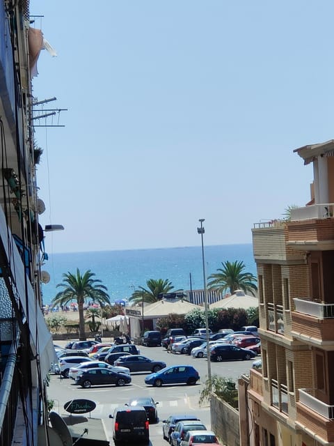 Sunny 3 bed beach flat - large terrace with sea view Wohnung in Port de Sagunt