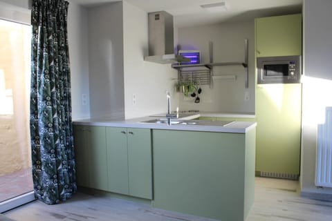 minibar, stove, kitchen