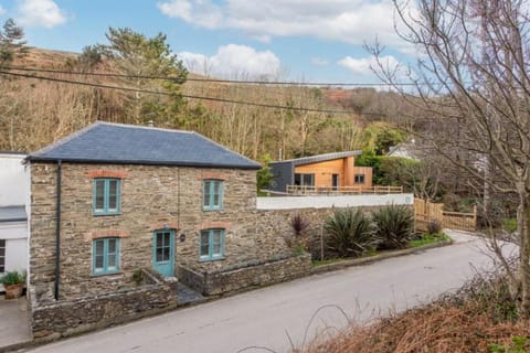 Beach Cottage and The Lobster Pot House in St Agnes