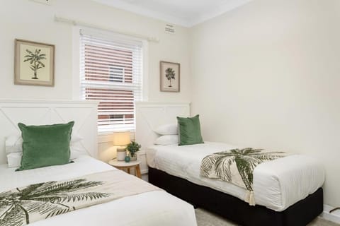 Spacious 2-Bed Apartment in the heart of Manly Eigentumswohnung in Manly