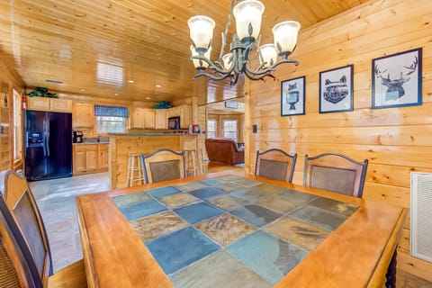 Blue Sky Retreat House in Norris Lake
