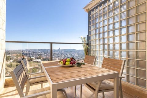 Luxury 4 Bedroom With Amazing View In Ramat Sharet Bayt Vegan Apartment in Jerusalem