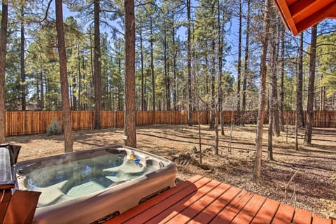 3 Homes for the Price of 1! Hot Tub and Fenced Yard Haus in Pinetop-Lakeside