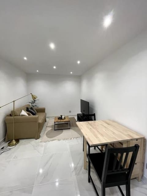 Appartement Cosy et Moderne proche de DISNEYLAND Apartment in Bussy-Saint-Georges